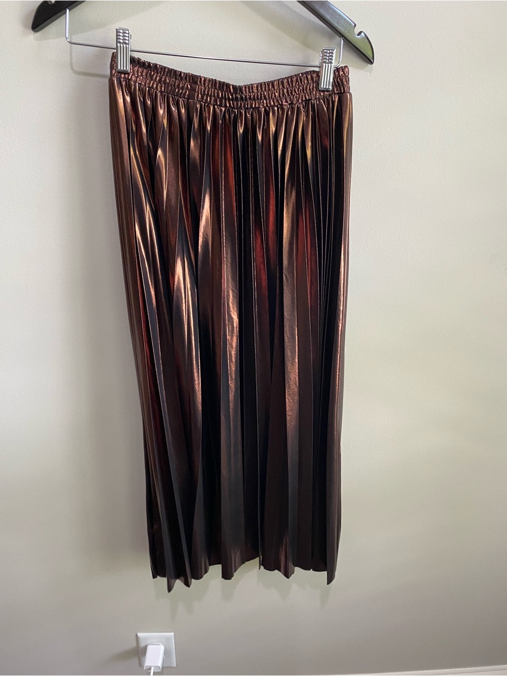 En Saison Pleated Metallic Midi Skirt